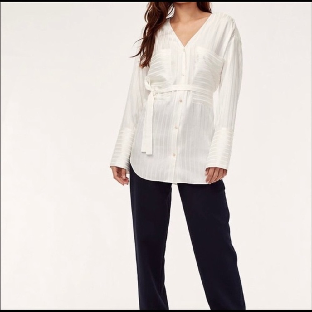 🌸 Host’s Pick 🌸 Aritzia “Zelie” White Blouse - Picture 3 of 4